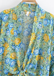Haut kimono court bleu fleuri | Mizuiro
