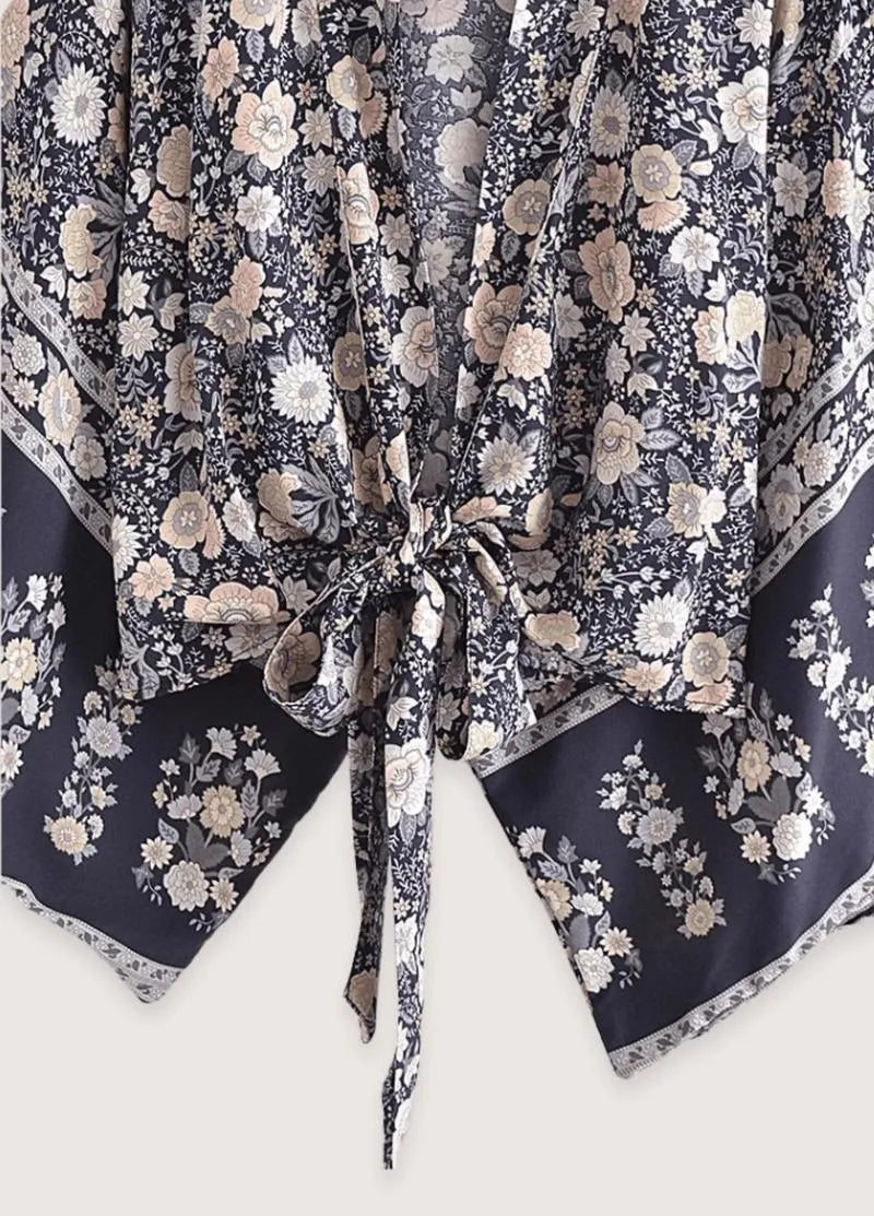 Kimono court fleuri gris et rose - Bohème & élégant-Kimikono