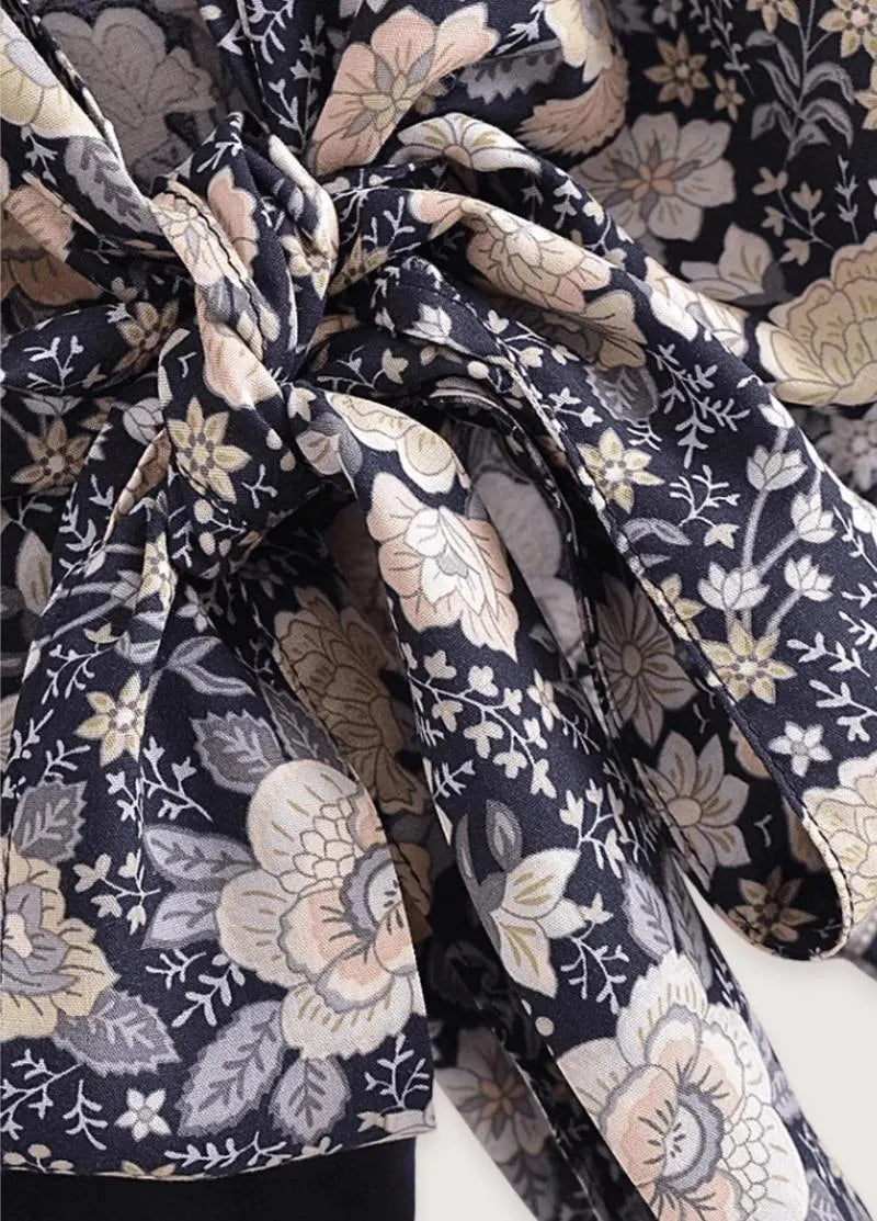 Kimono court fleuri gris et rose - Bohème & élégant-Kimikono