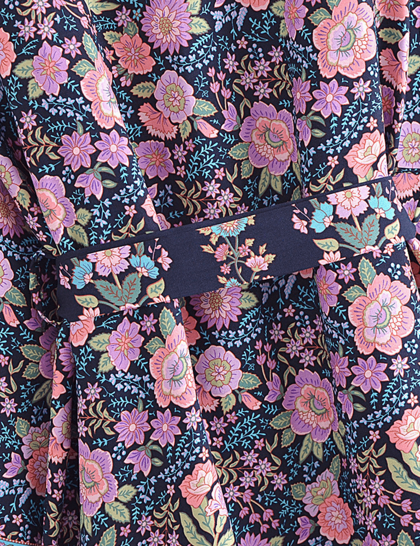 kimono-court-fleuri-rose-et-bleu-nuit-46732184092977.png