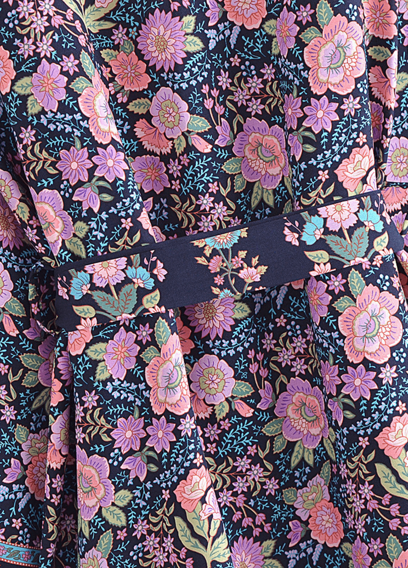 kimono-court-fleuri-rose-et-bleu-nuit-46732184092977.png