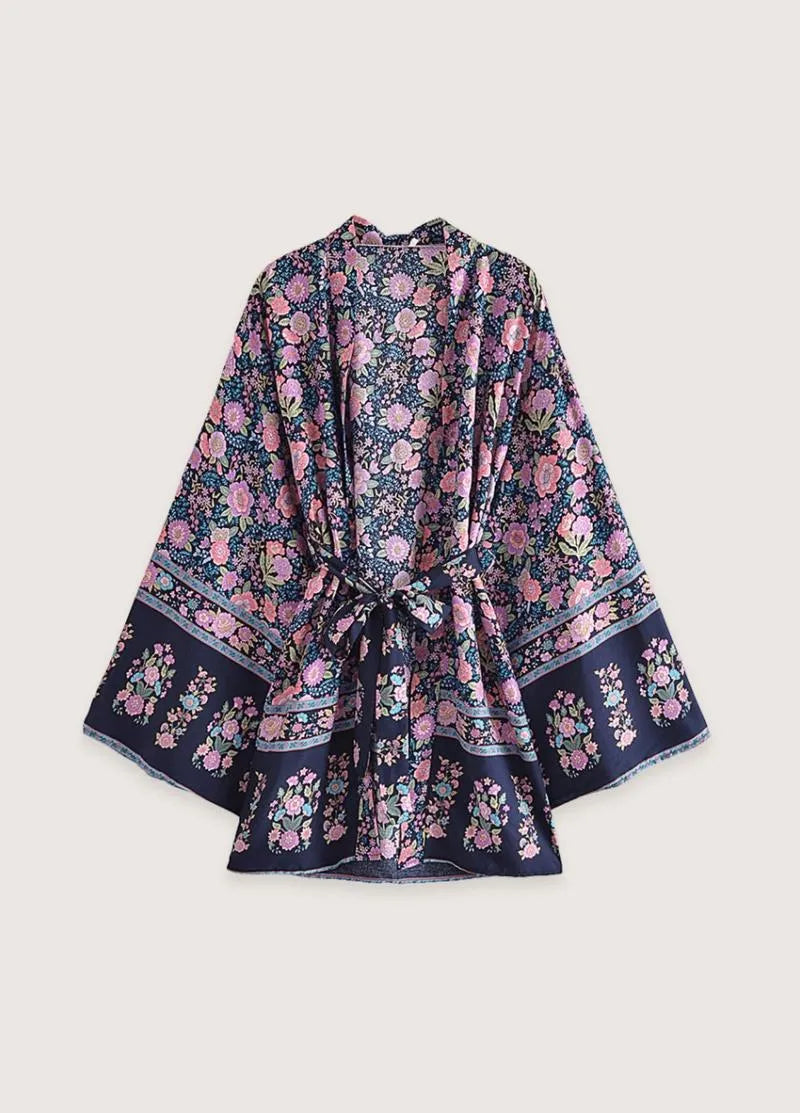 Kimono court fleuri rose et bleu nuit - Élégant-Kimikono