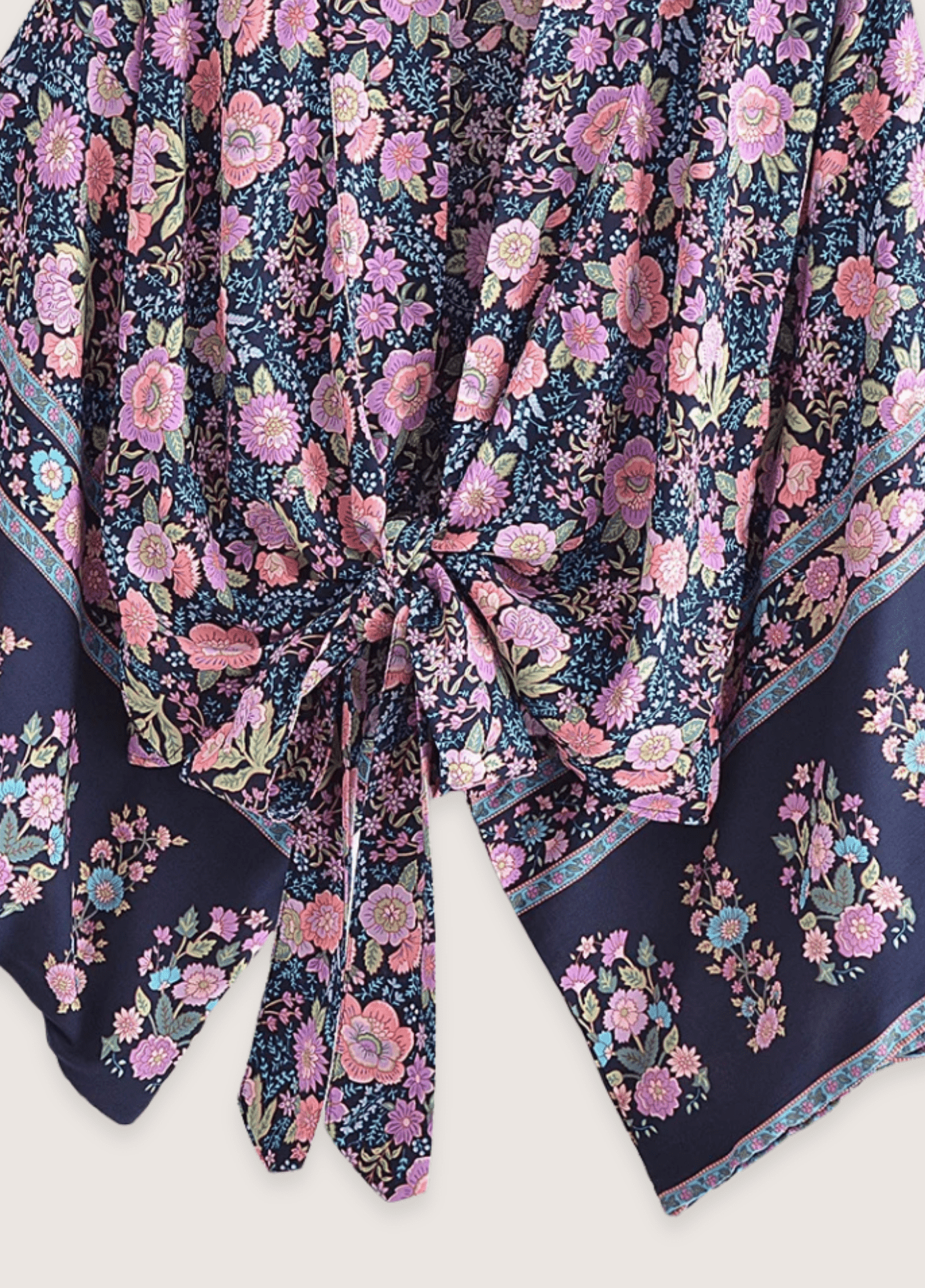 kimono-court-plage-fleuri-rose-et-bleu-nuit-kimono-court-plage-fleuri-rose-et-bleu-nuit-1181989924.png