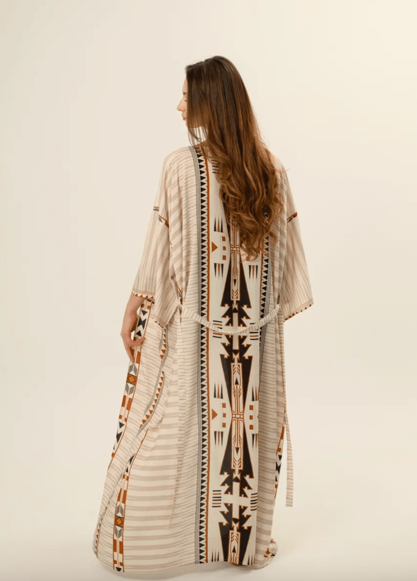 kimono-long-beige-a-motif-geometrique-tribal-kimono-long-beige-a-motif-geometrique-tribal-beige-unique-48085397799217.png