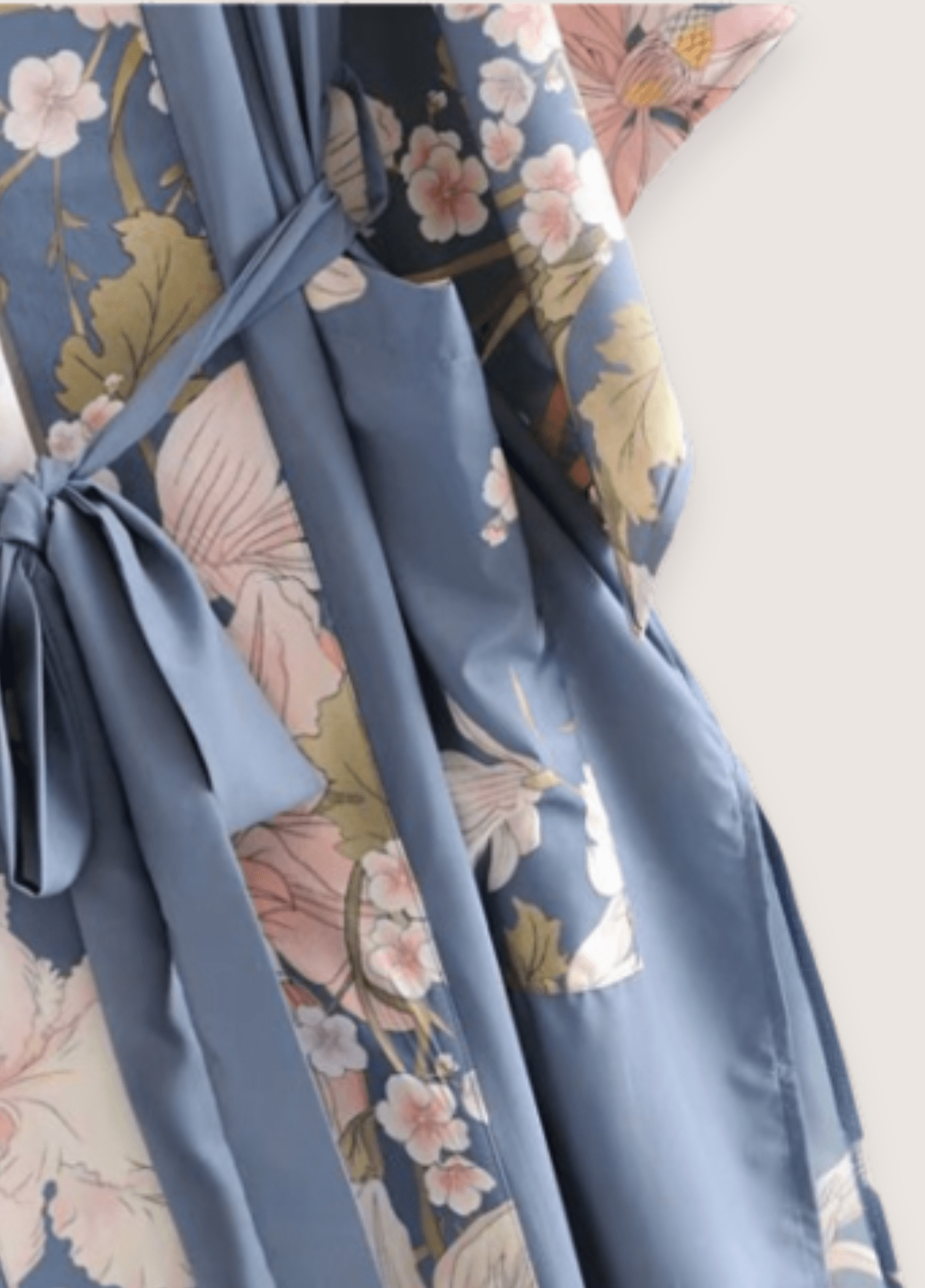 kimono-long-bleu-pale-a-motif-fleuri-et-paon-46695442940209.png