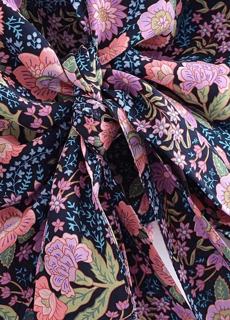 Kimono plage court fleuri rose et bleu nuit - Raffiné-Kimikono