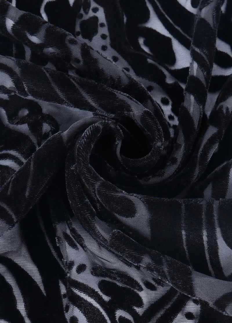 Kimono poncho noir brodé - Élégance japonaise-Kimikono