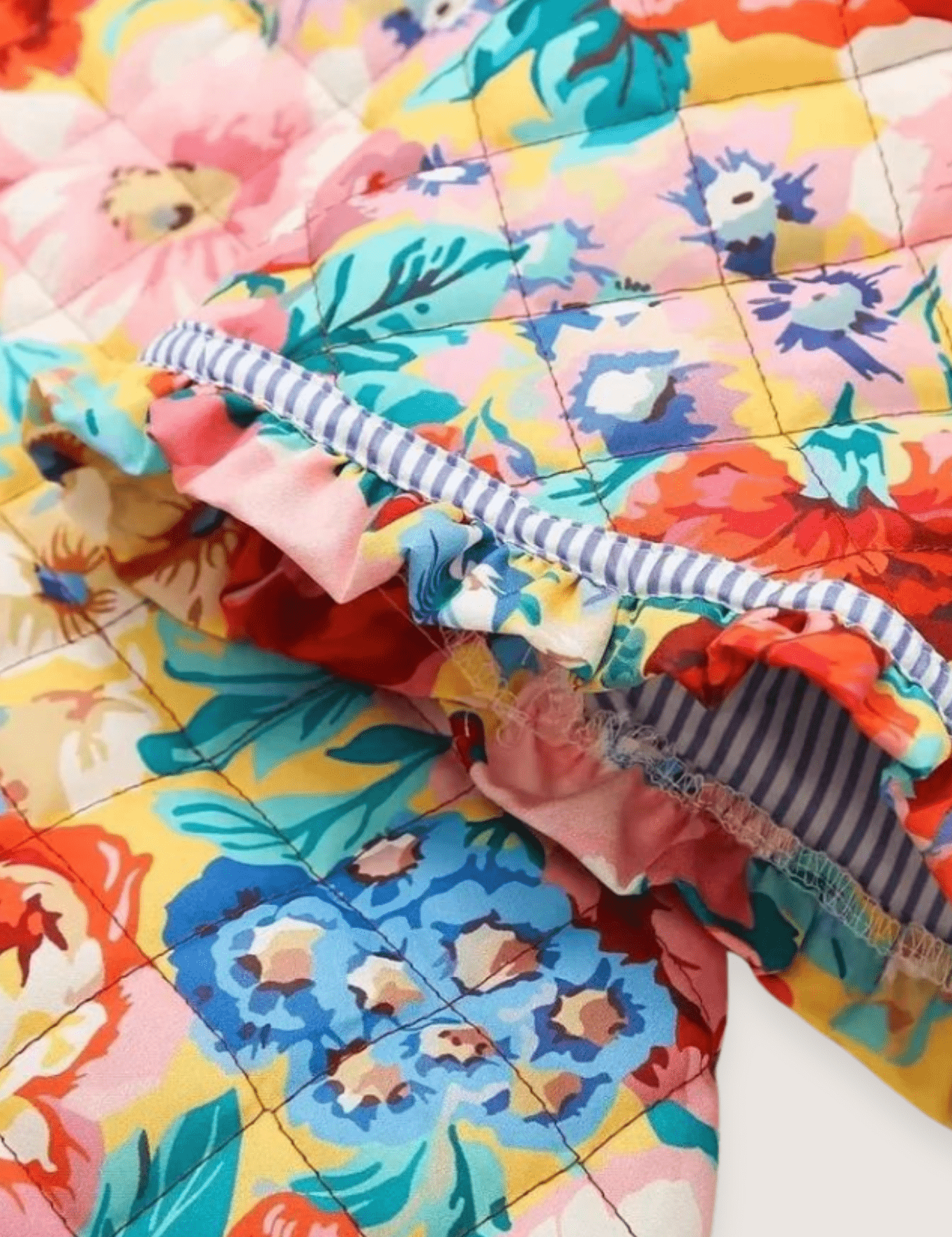 veste-kimono-matelassee-explosion-florale-46604390727985.png