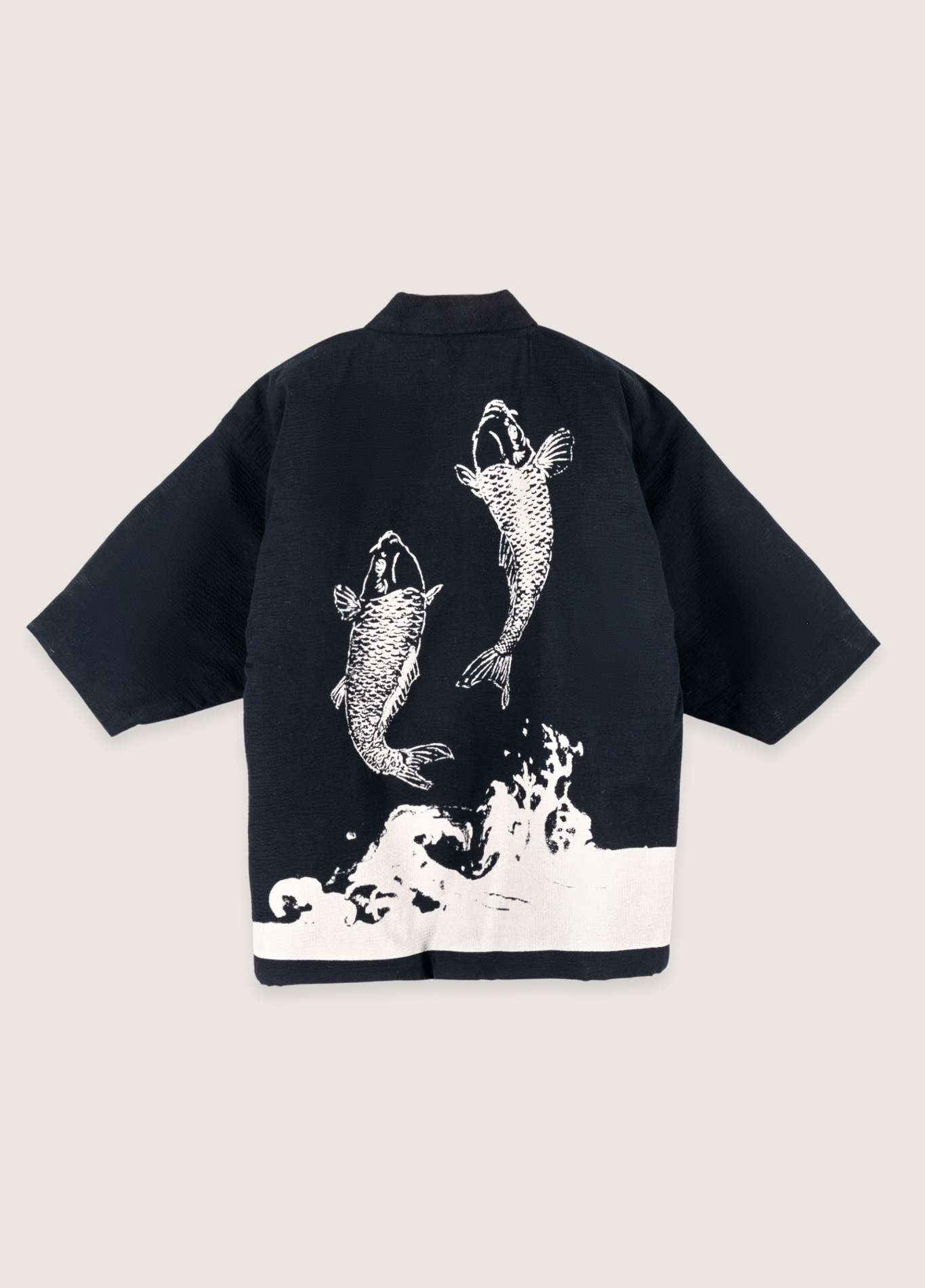 veste-kimono-noire-carpe-koi-nipponne-veste-kimono-noire-carpe-koi-nipponne-noir-unique-46961291952433.png